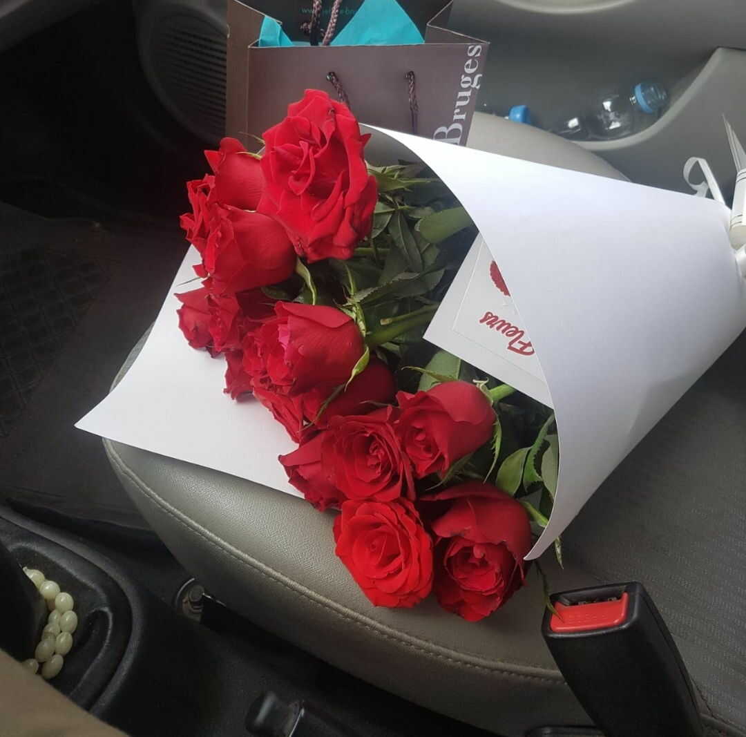 jolies fleurs rouges décontractées