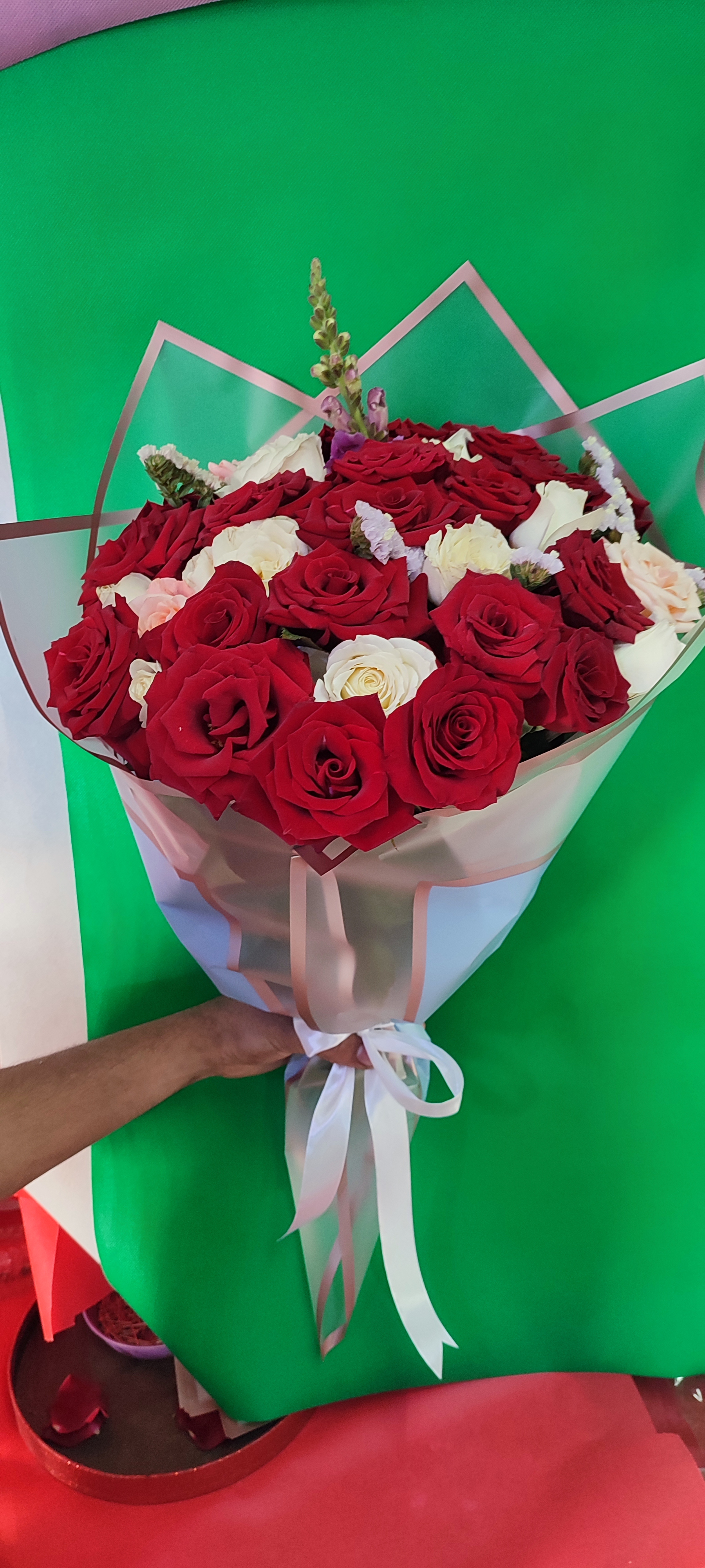 Un bouquet de roses pour la plus belle fiancée