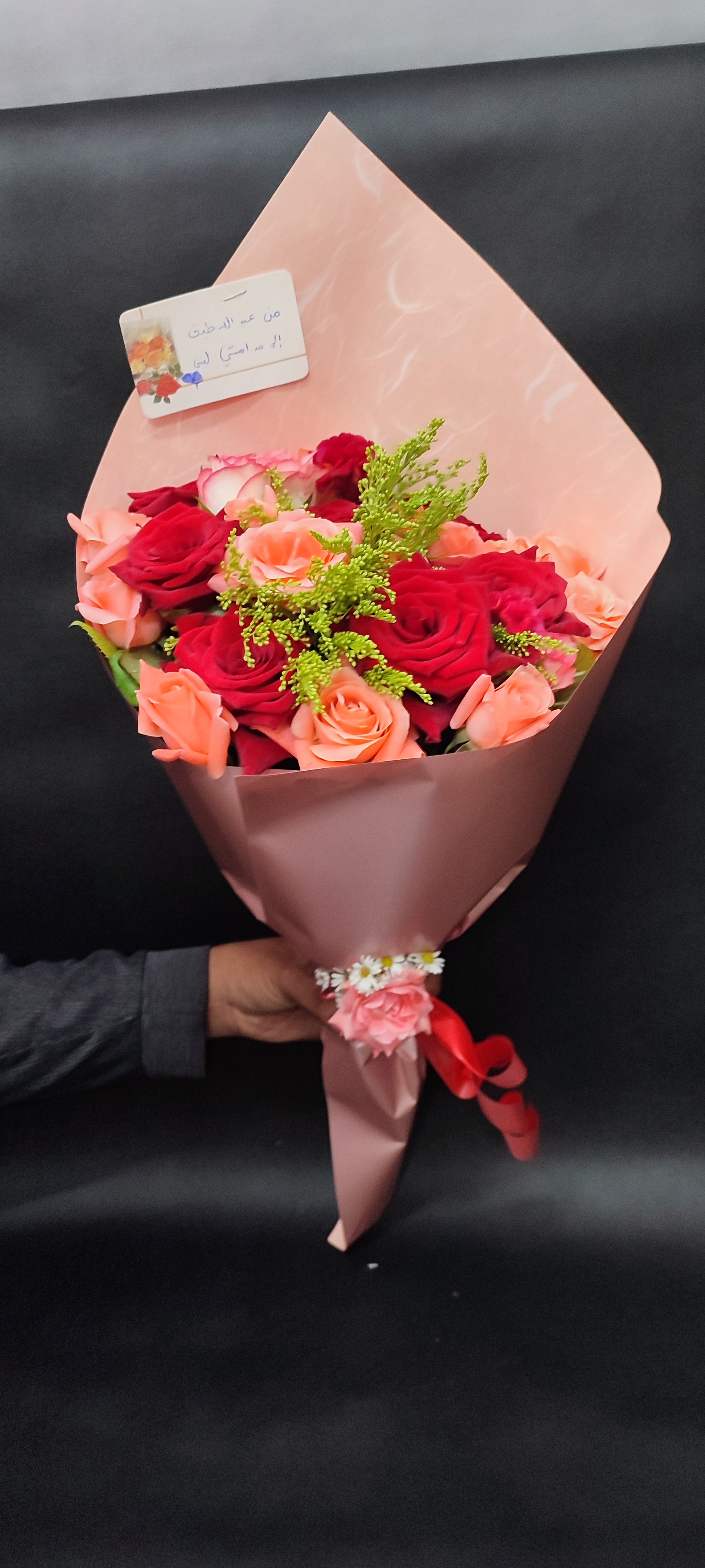 Bouquet de roses de couleurs mélangées