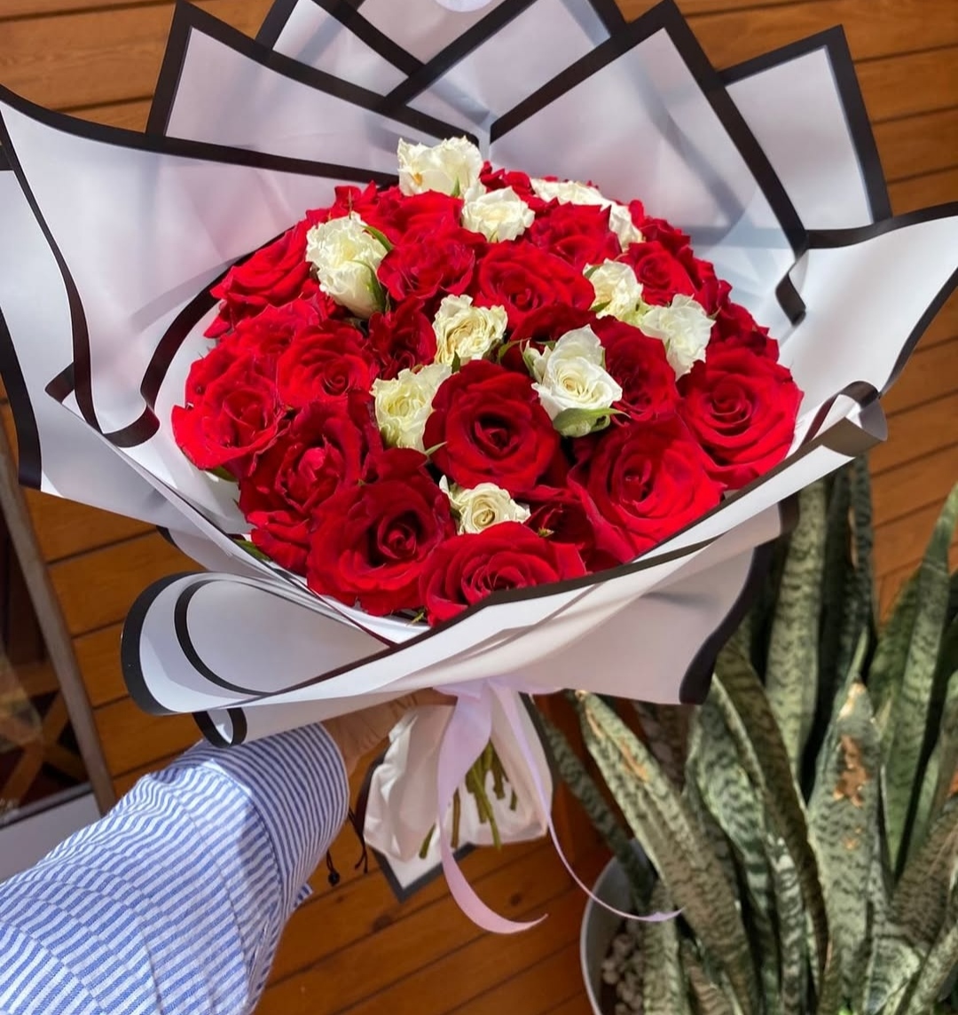 bouquet de roses colorées